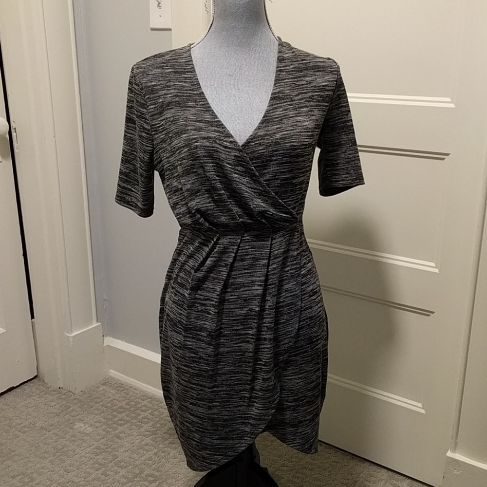 3/$30 Apt 9 marled black and white short sleeve v-neck faux wrap dress size sm…